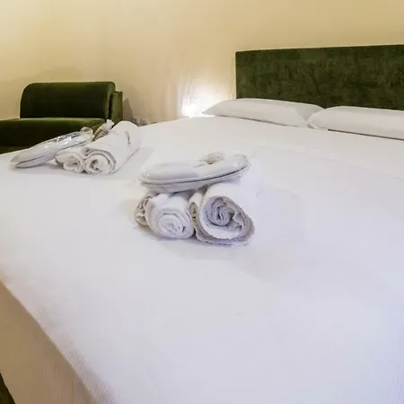 Suitelowcost Magenta * ميلان