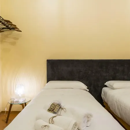 Suitelowcost Magenta
