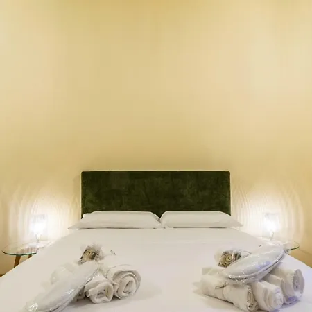 Suitelowcost Magenta